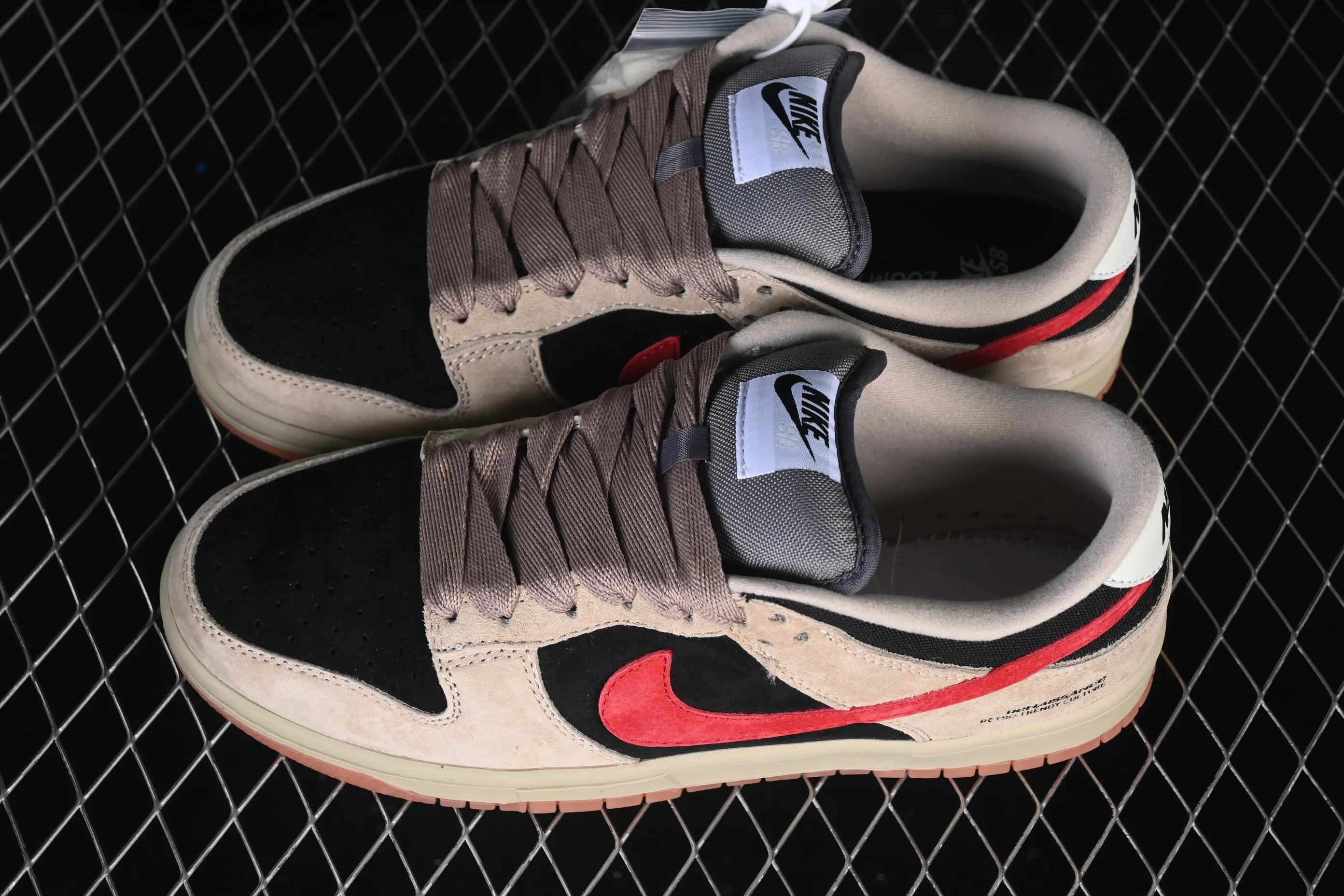 All categories Nk SB Dunk series Nk SB Dunk Low low-top sneakers Nike SB Dunk Low khaki black and red hook low-top casual sneakers HJ0367-200